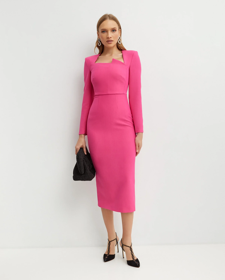 Różowa sukienka z asymetrycznym dekoltem