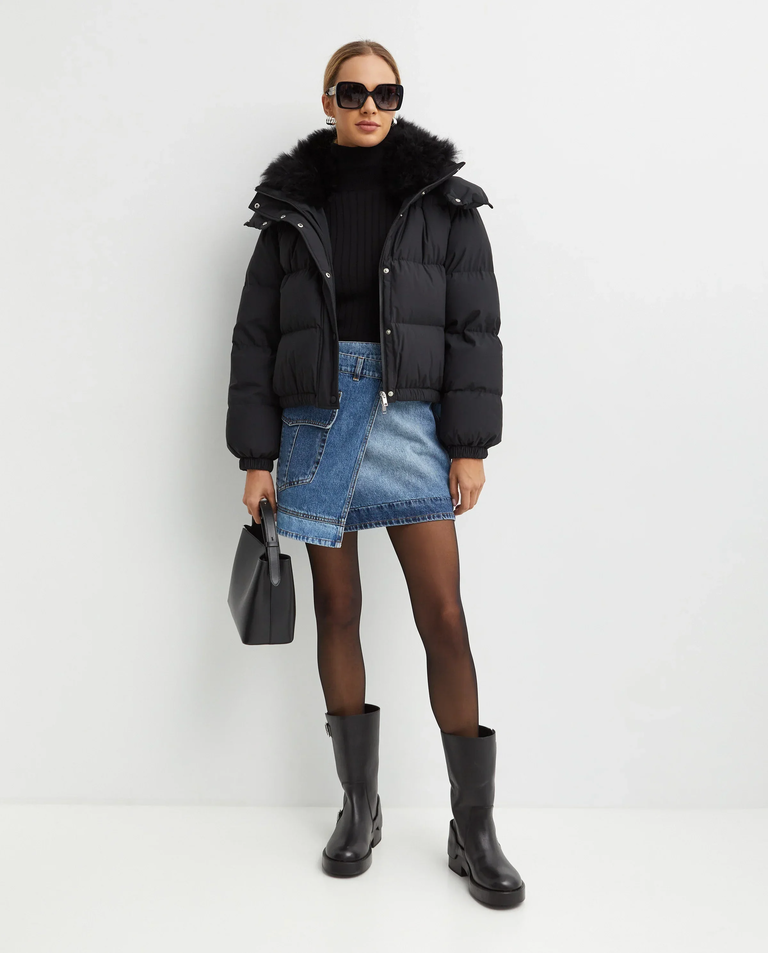 Czarna kurtka puchowa z kapturem - Image #4