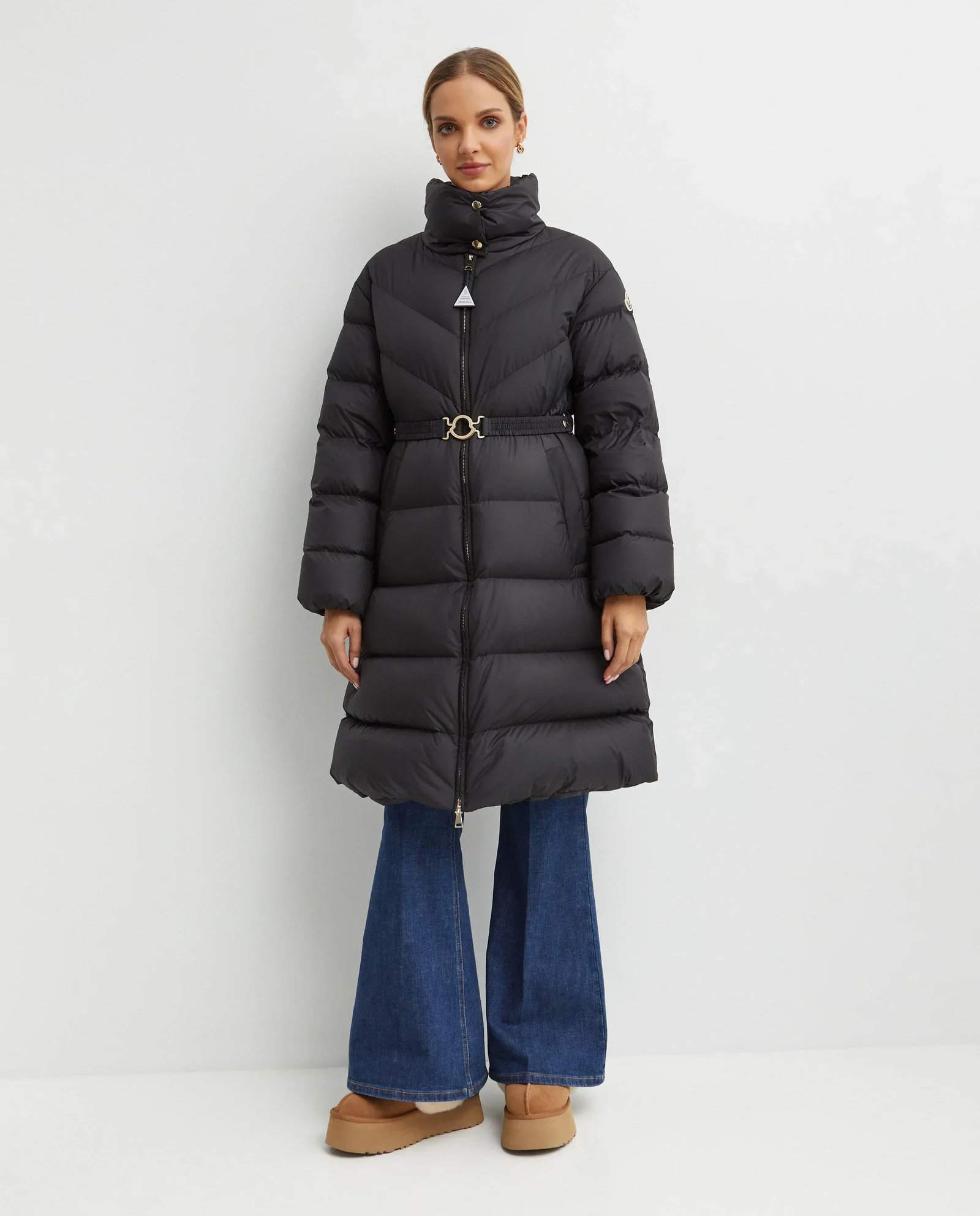 Czarny puchowy płaszcz - Image #0