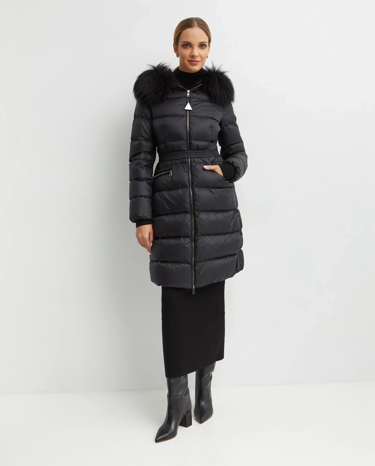 Czarny pikowany płaszcz