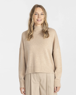 Beżowy luźny sweter - Image #0
