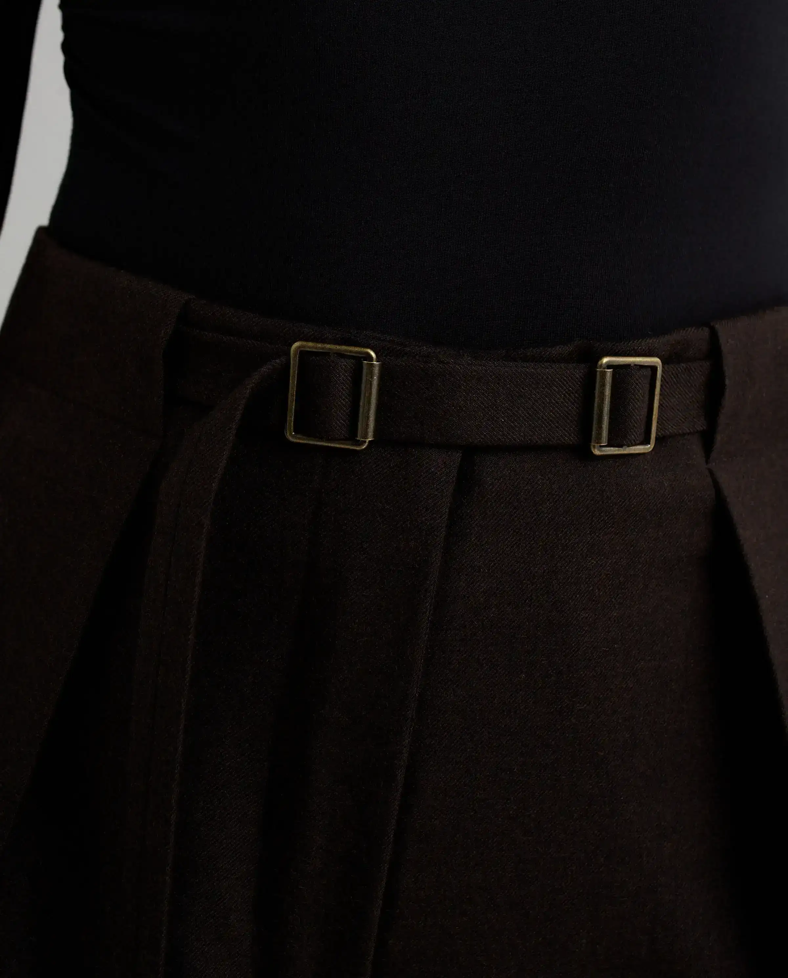 Brązowe spodnie z paskiem - Image #4