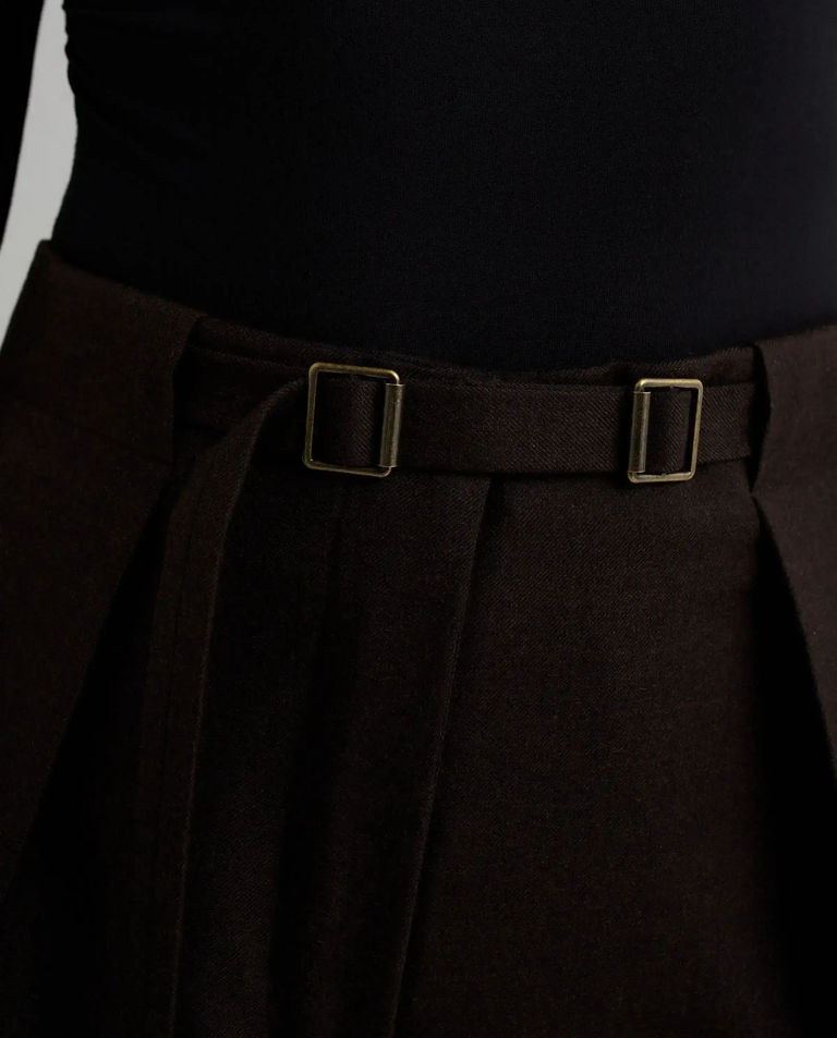 Brązowe spodnie z paskiem - Image #4