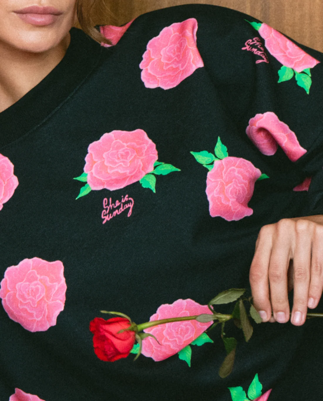 Czarna bluza Amore Rosa - Image #4