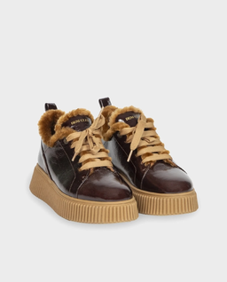 Ciemnobrązowe sneakersy z futerkiem - Image #0