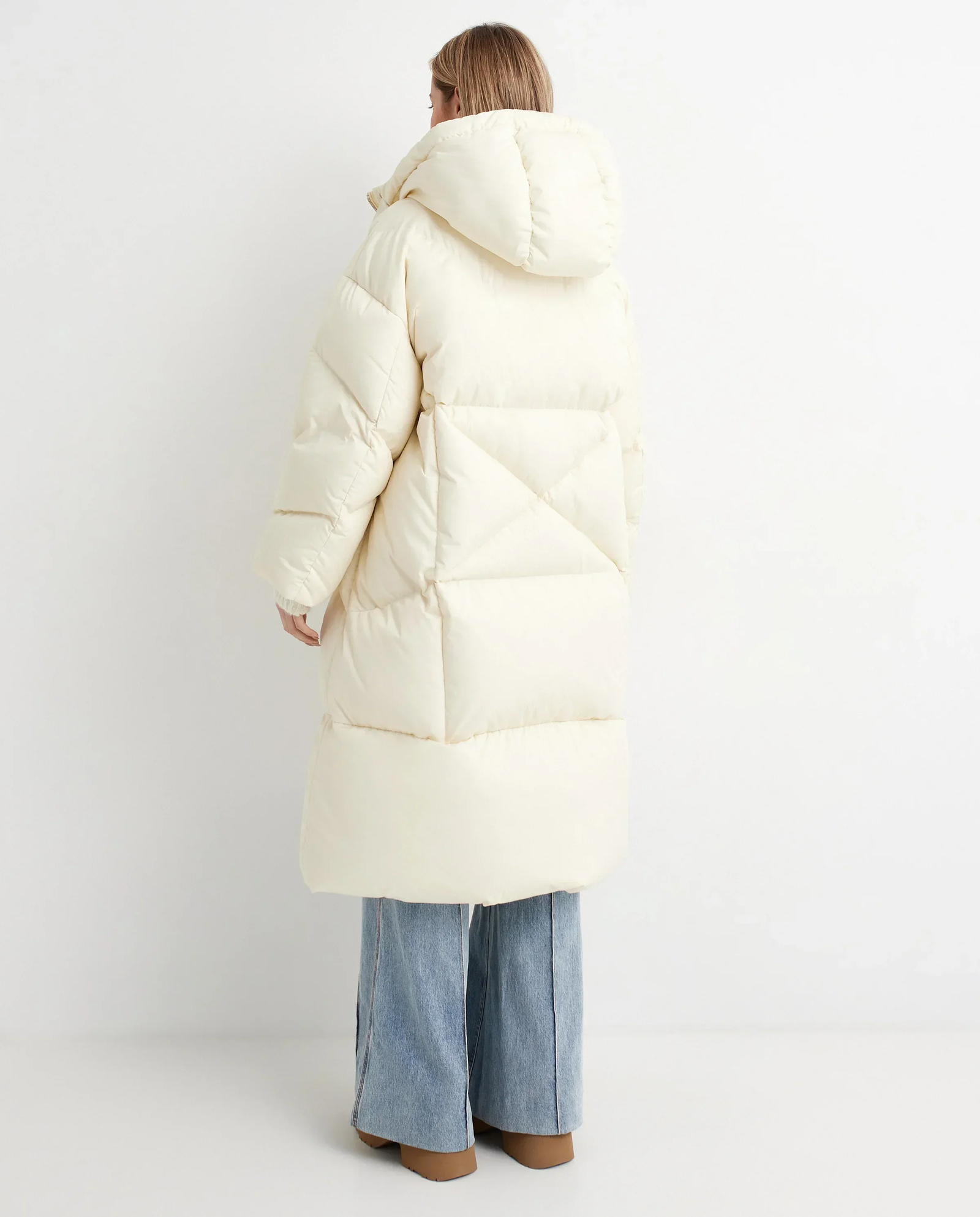 Kremowy puchowy płaszcz - Image #3