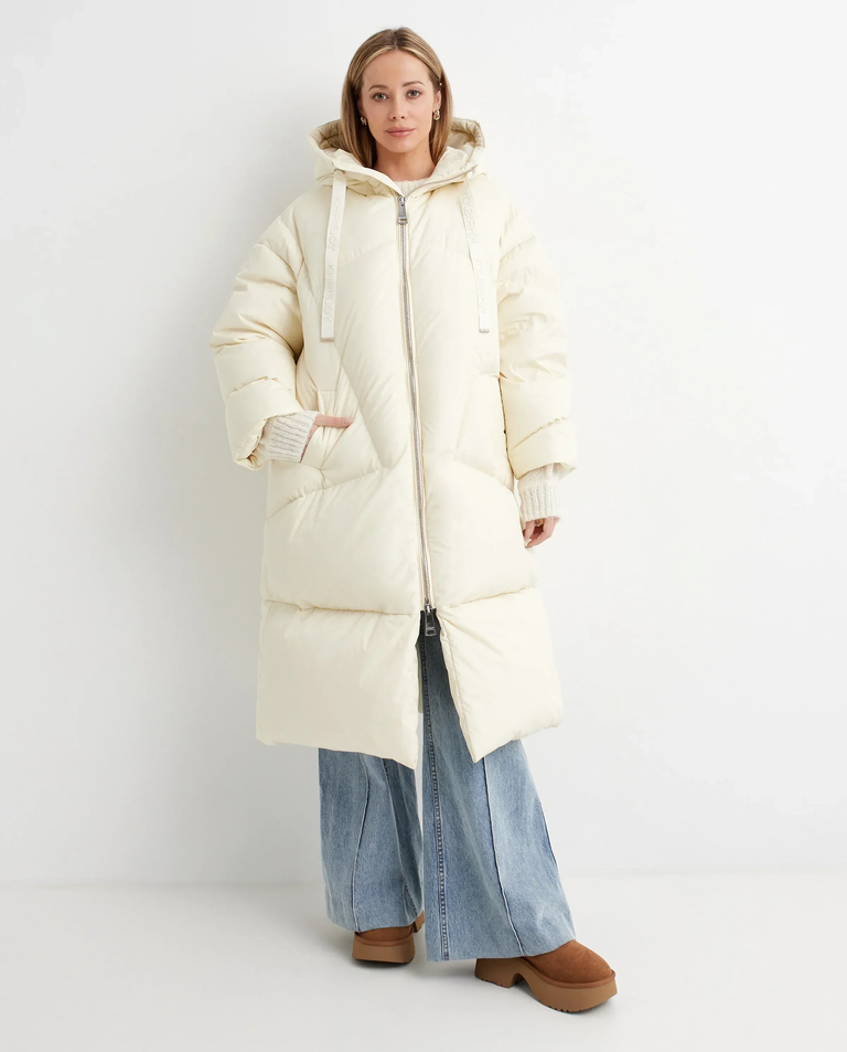 Kremowy puchowy płaszcz