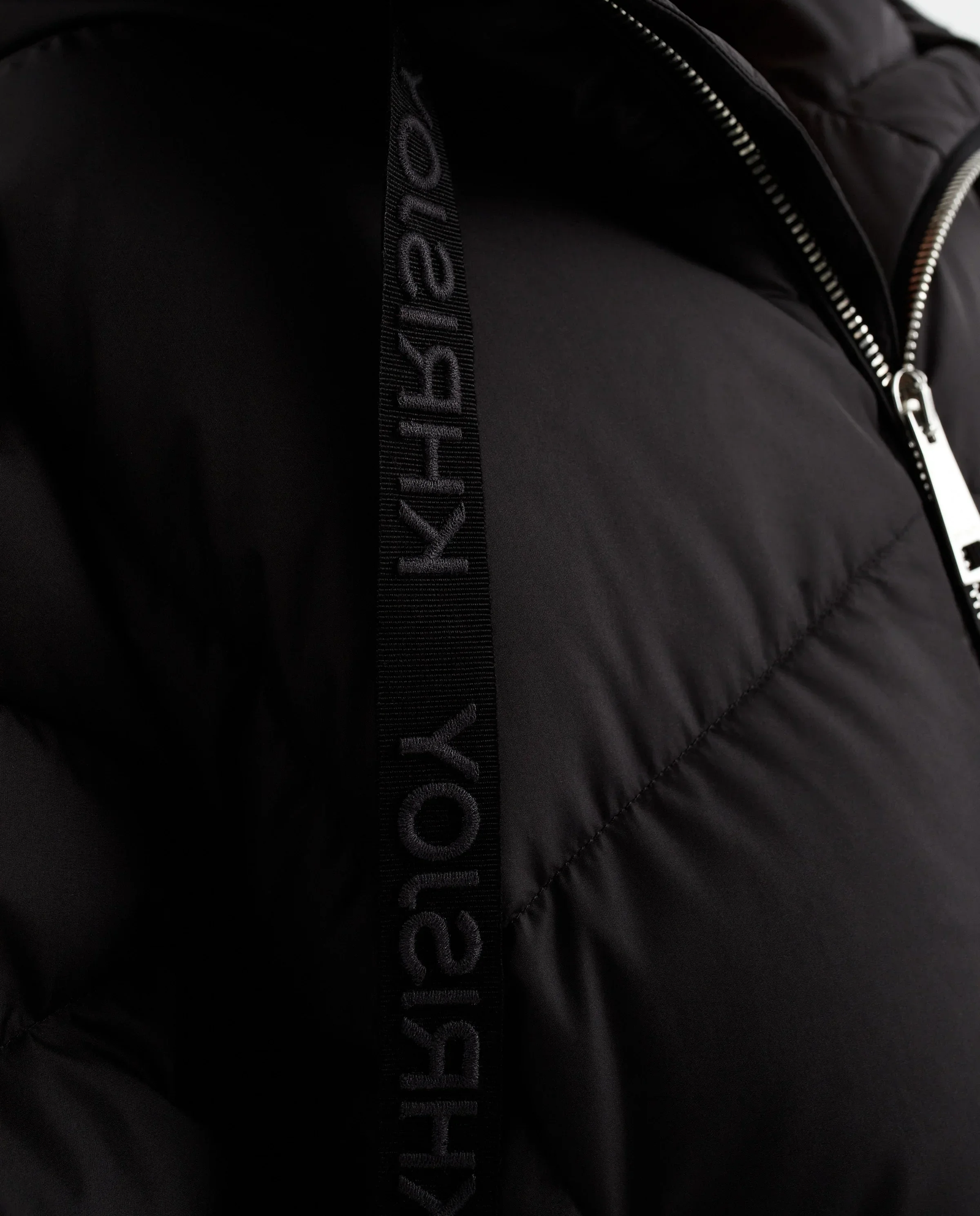 Czarny puchowy płaszcz - Image #4