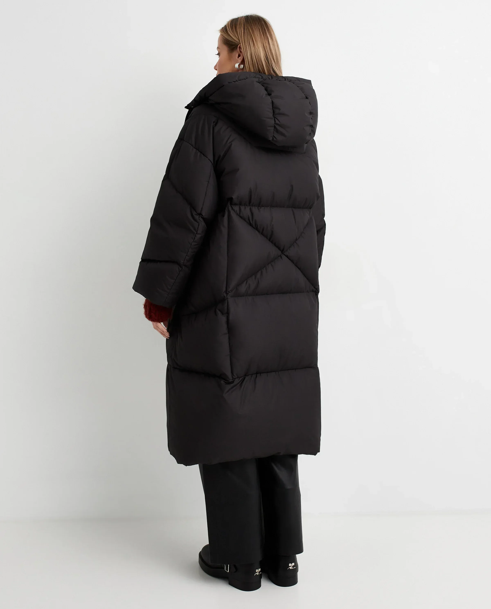Czarny puchowy płaszcz - Image #3