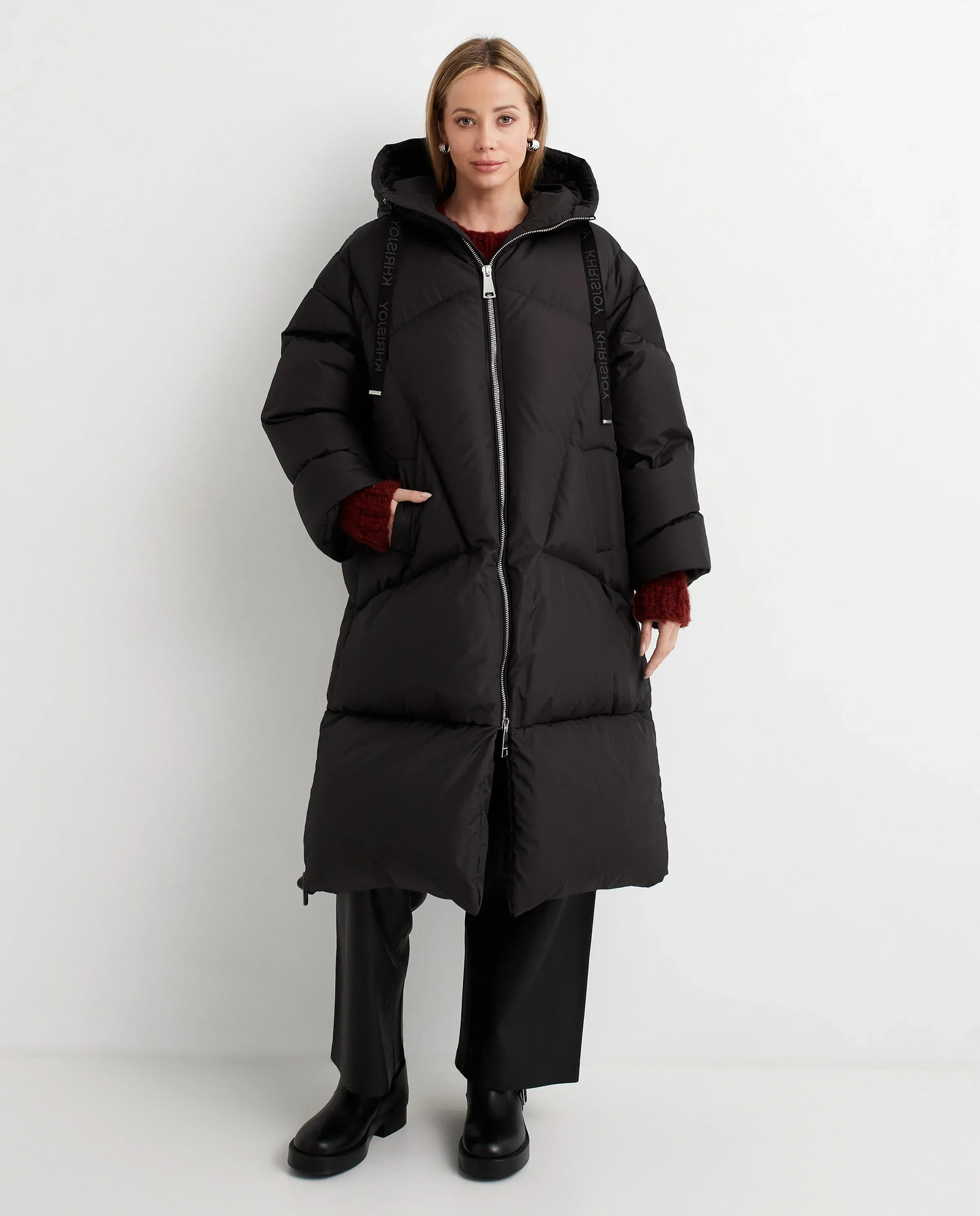 Czarny puchowy płaszcz - Image #0