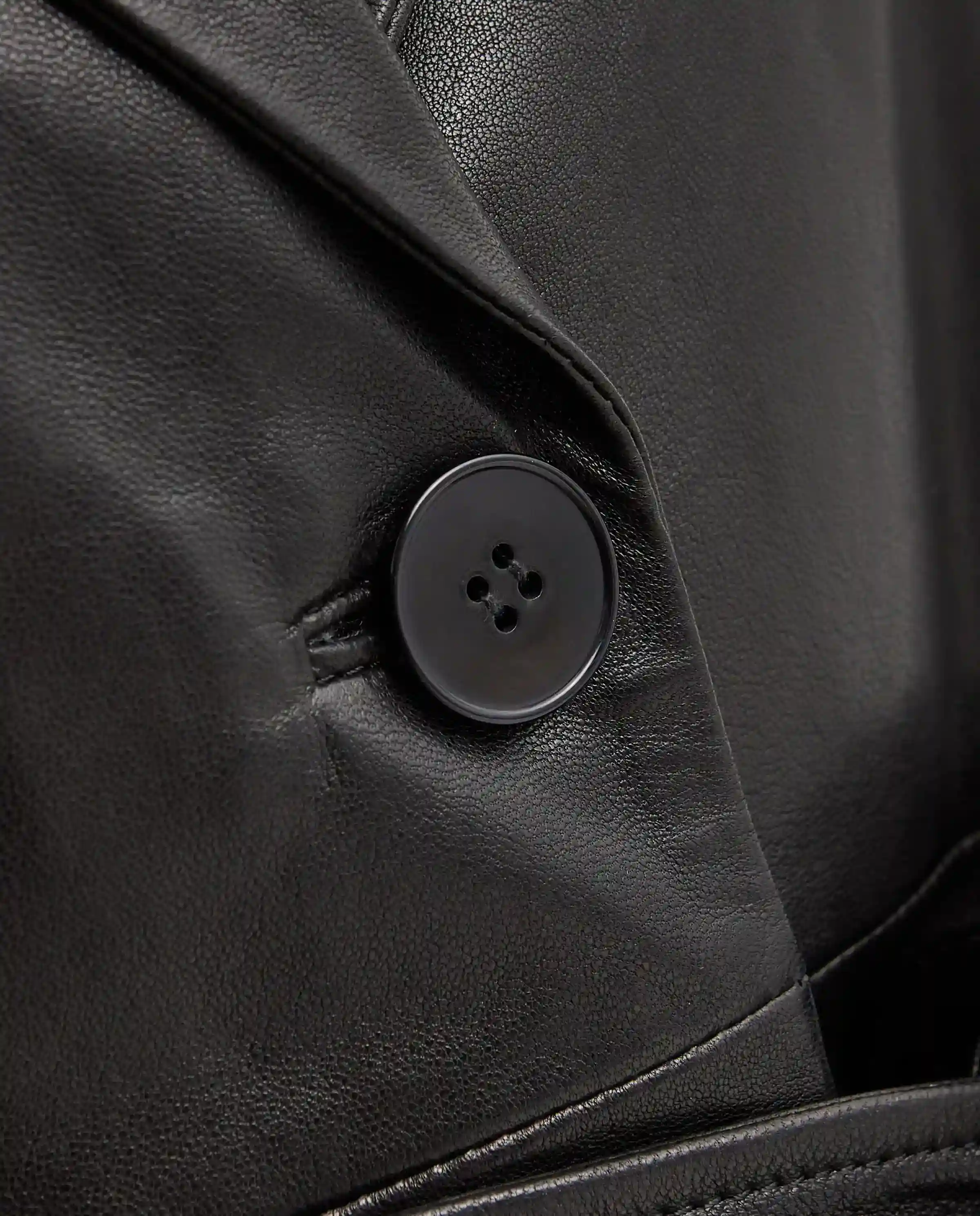 Czarny skórzany trencz Scarlett - Image #4