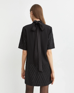 Czarna sukienka zdobiona kryształkami - Image #1