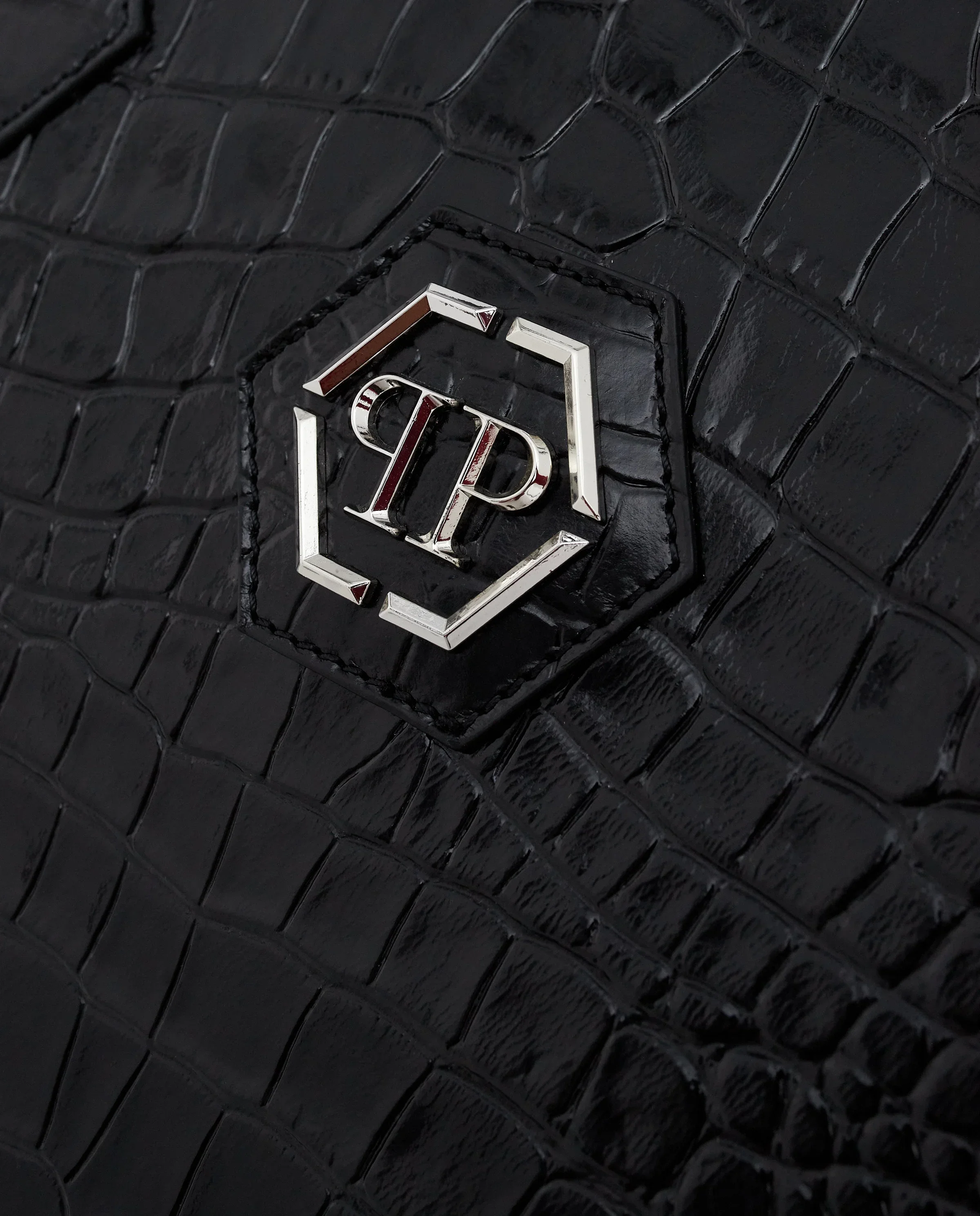 Czarna torebka z tłoczoną skórą Crystal Skull - Image #5