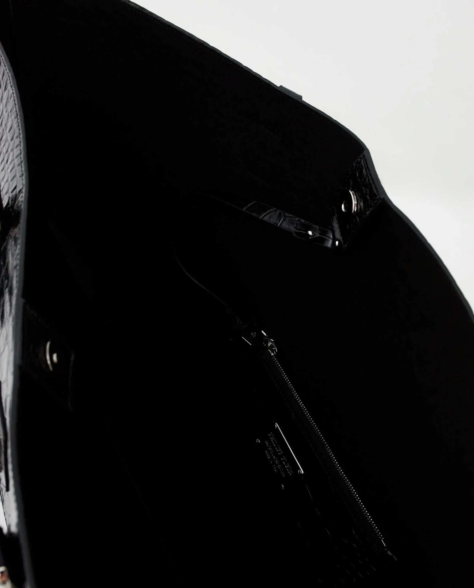 Czarna torebka z tłoczoną skórą Crystal Skull - Image #6