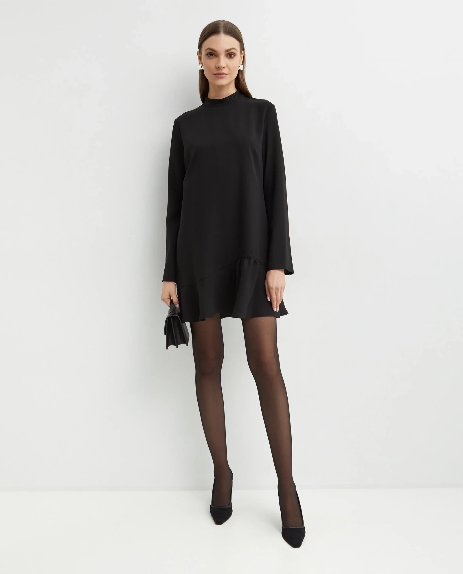 Czarna sukienka mini z falbaną - Image #2