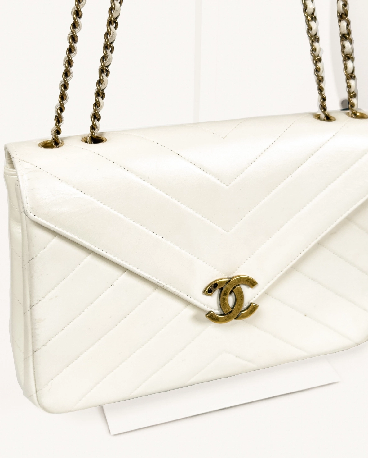 Biała torebka Chevron Coco Envelope - Image #1