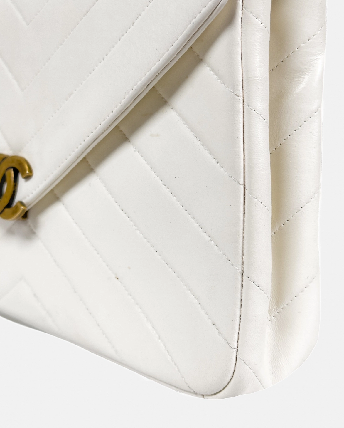 Biała torebka Chevron Coco Envelope - Image #2