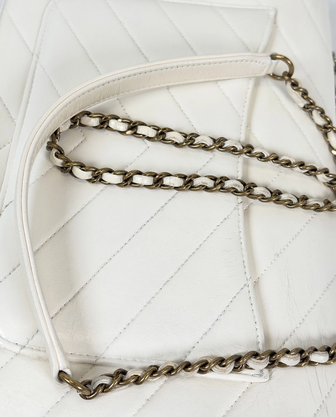 Biała torebka Chevron Coco Envelope - Image #6