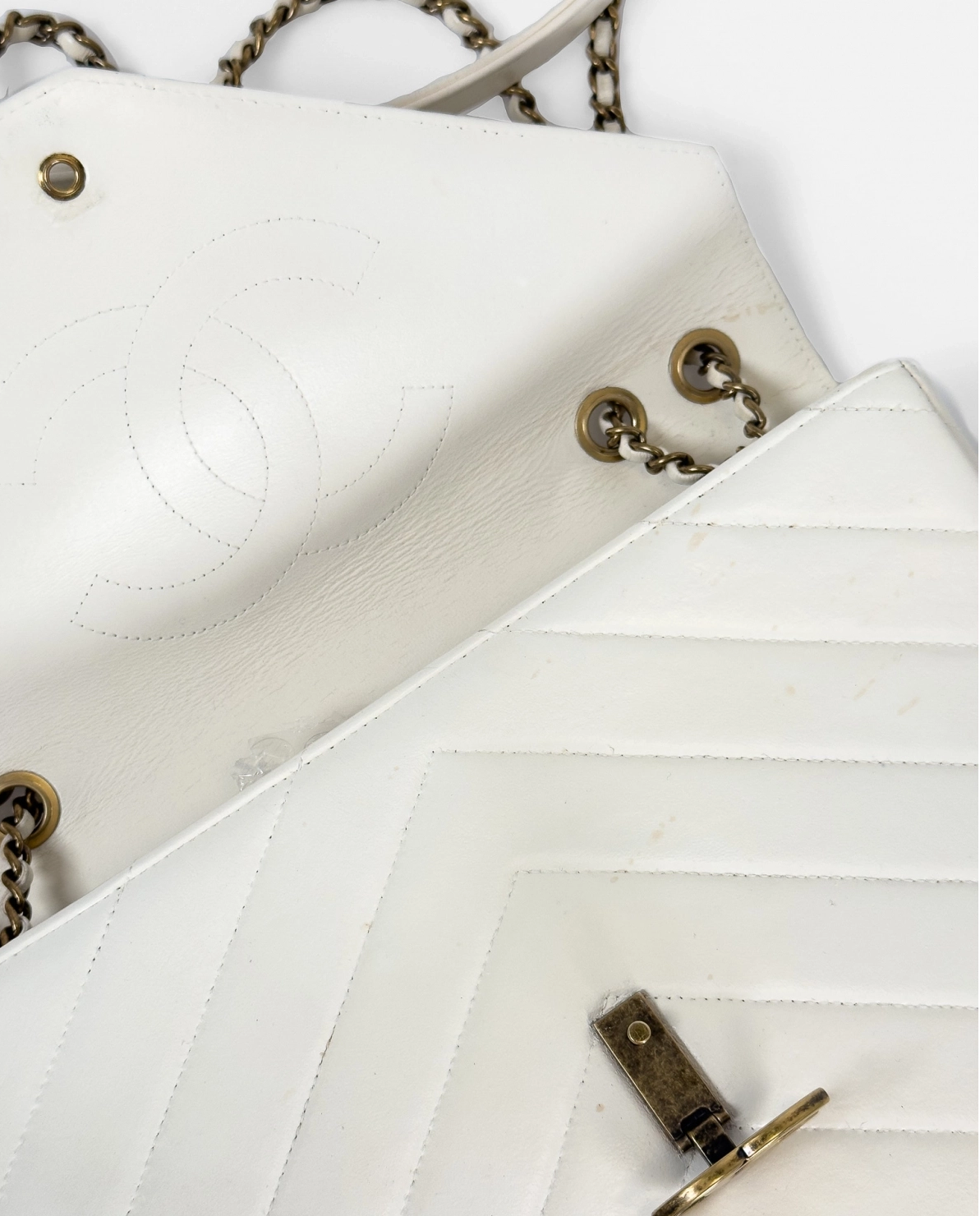 Biała torebka Chevron Coco Envelope - Image #7