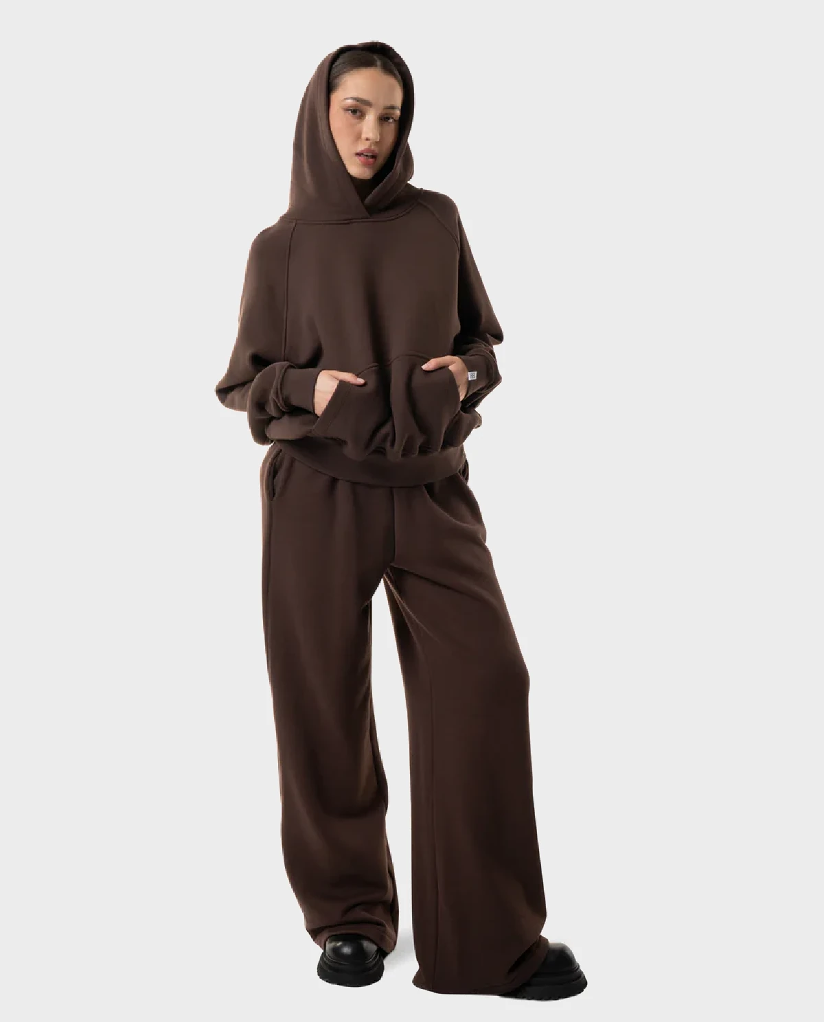 Brązowe spodnie dresowe Jet - Image #1