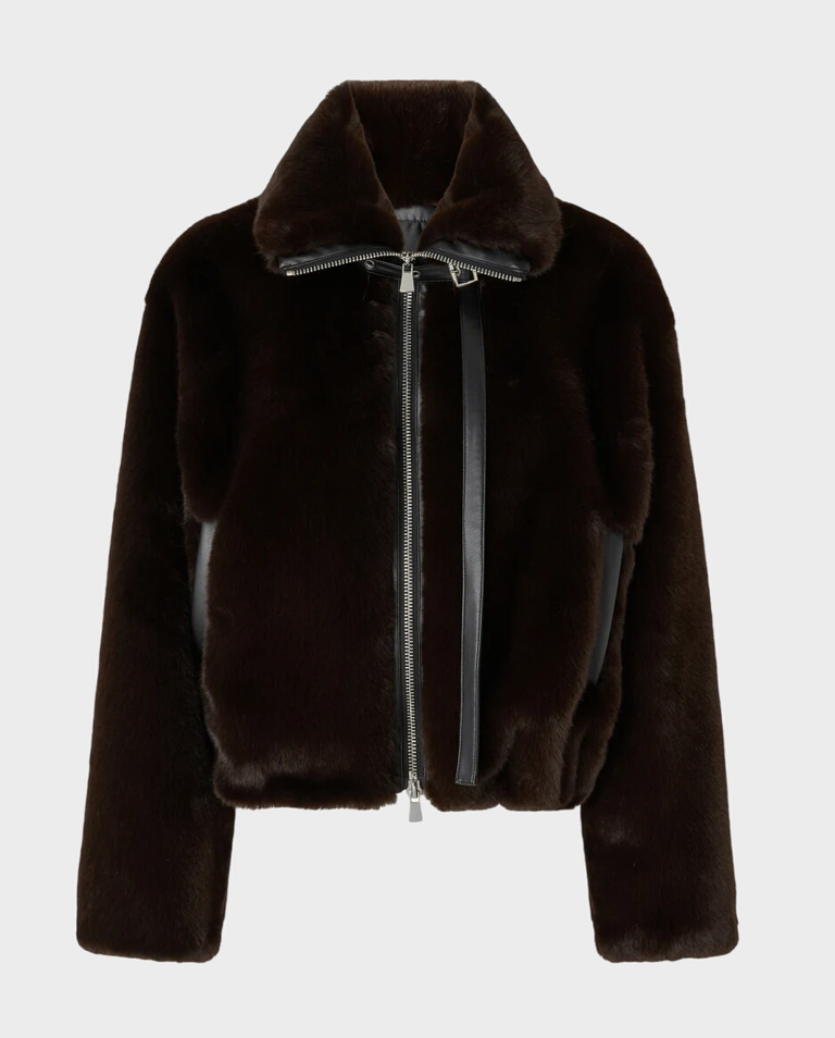 Brązowe futro Estebana