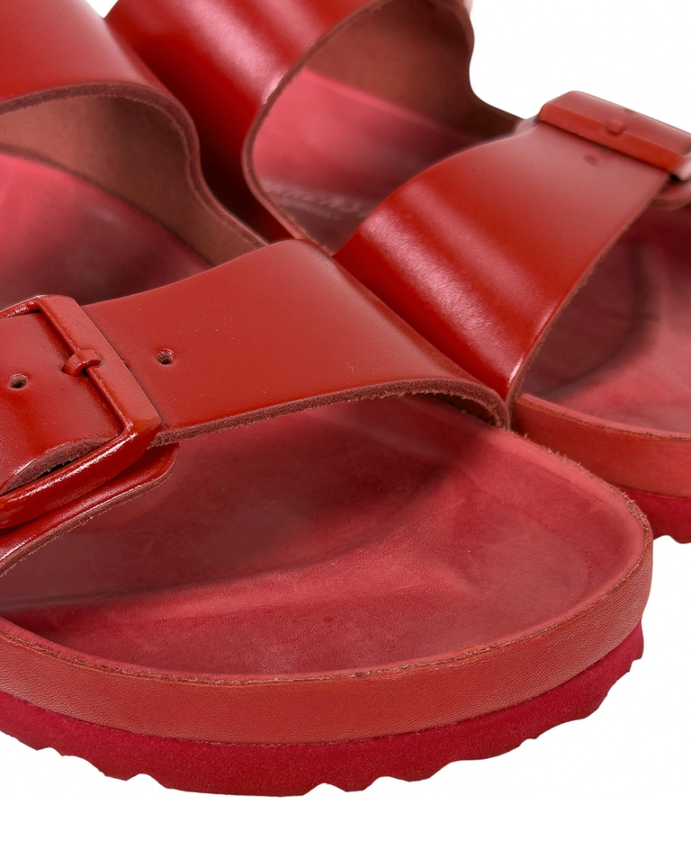 Skórzane czerwone klapki VALENTINO X BIRKENSTOCK - Image #3