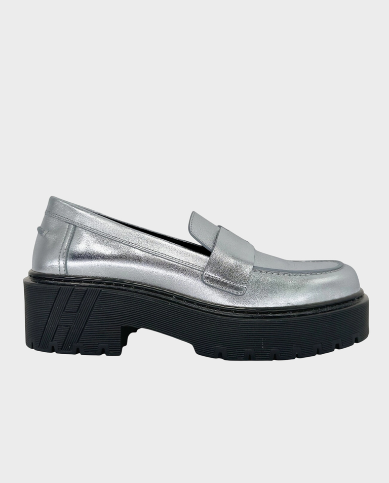 Srebrne skórzane mokasyny