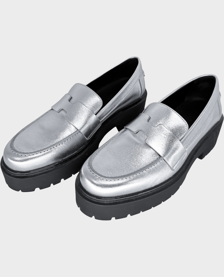 Srebrne skórzane mokasyny
