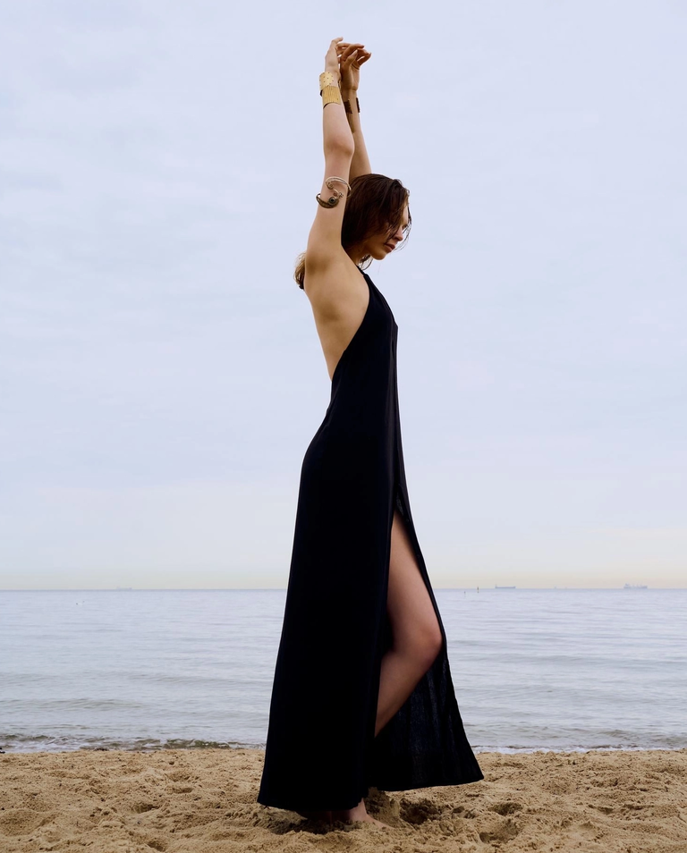 Czarna sukienka z lnu Nomada