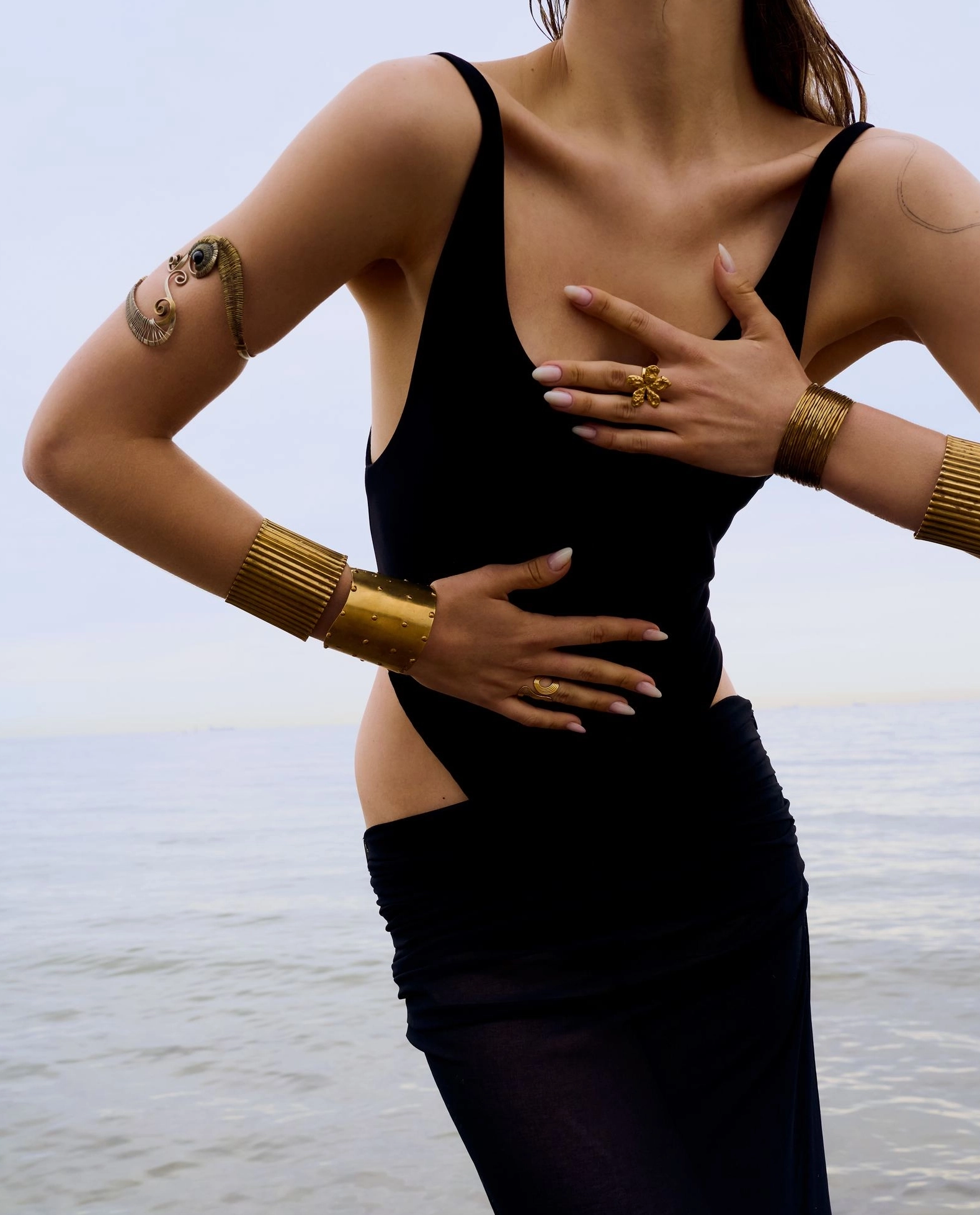 Czarny set z body i spódnicą Lotus - Image #1