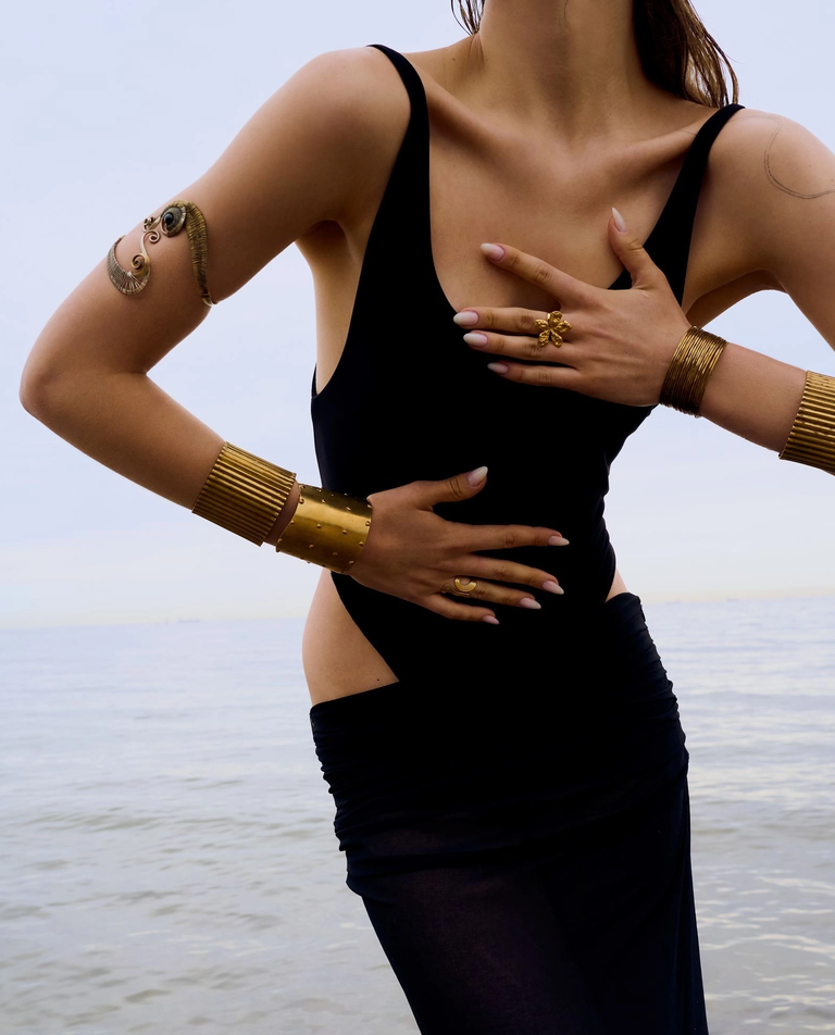 Czarny set z body i spódnicą Lotus