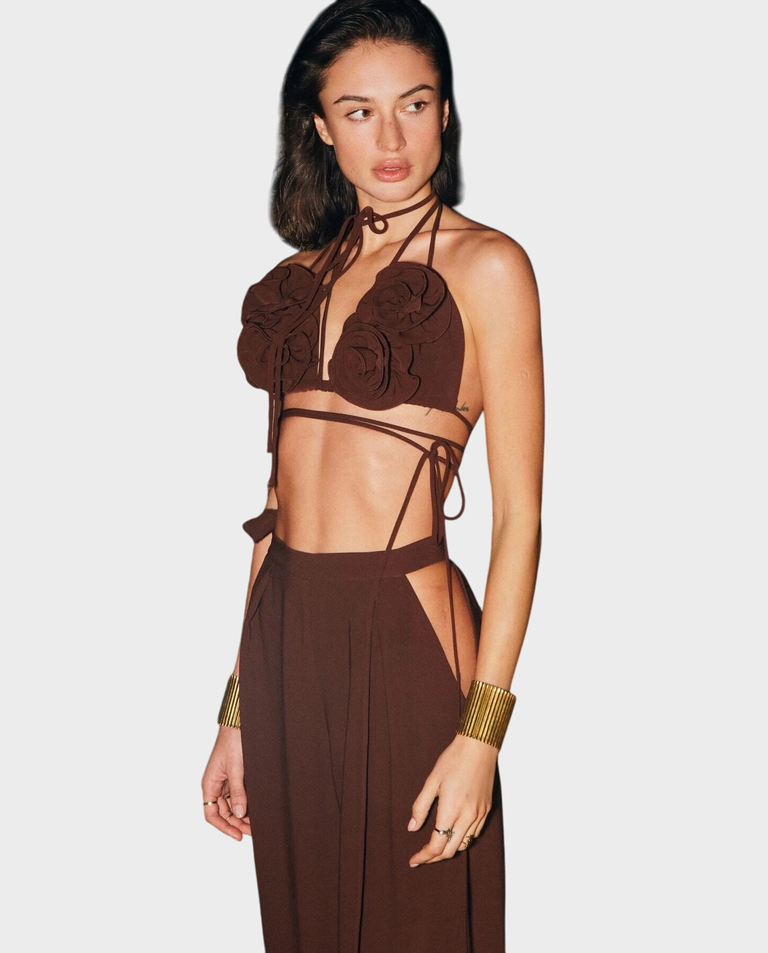 Czekoladowy set ze spodniami i kwiatowym topem Morgan