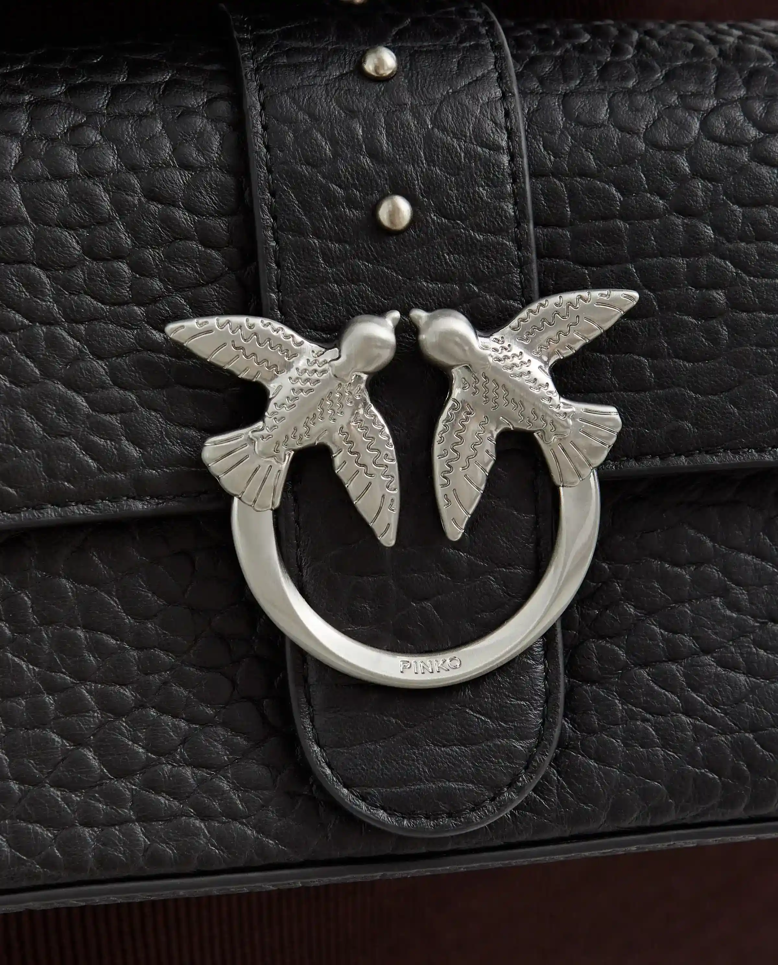 Czarna skórzana torebka mini Love Bag Slouchy - Image #2