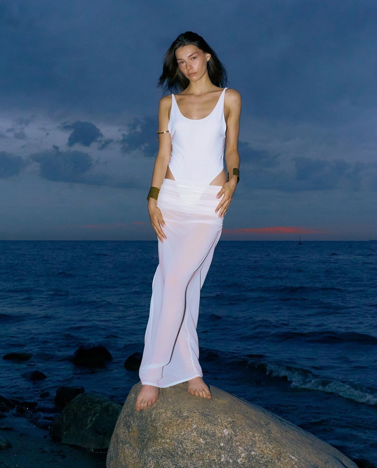 Biały set z body i spódnicą Lotus - Image #3