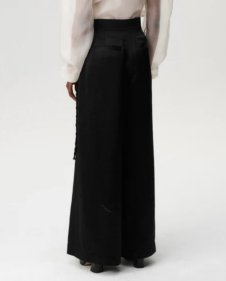 Czarne spodnie On Point