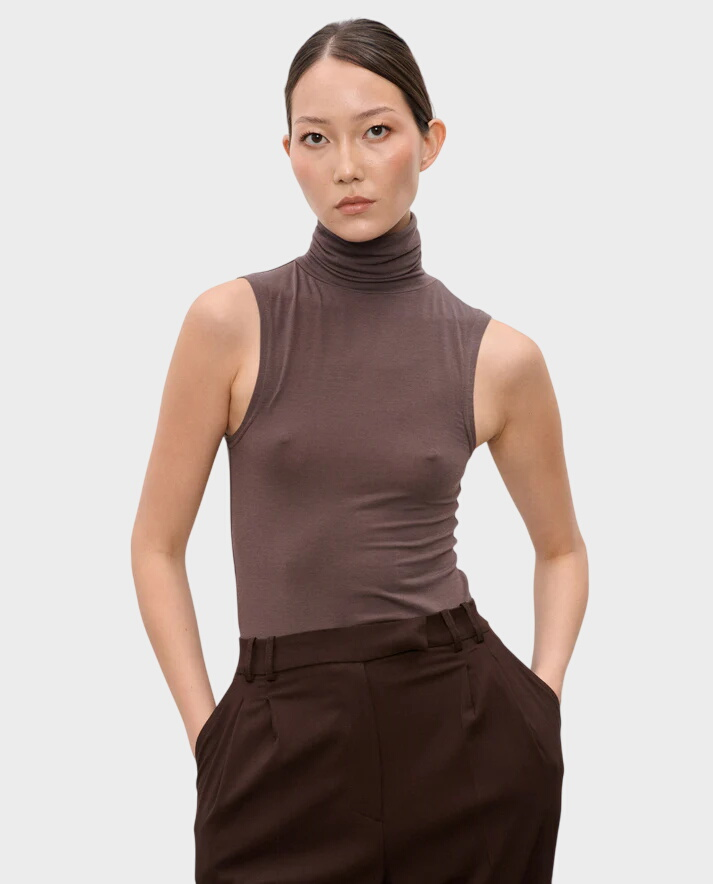 Brązowy top z golfem Charly