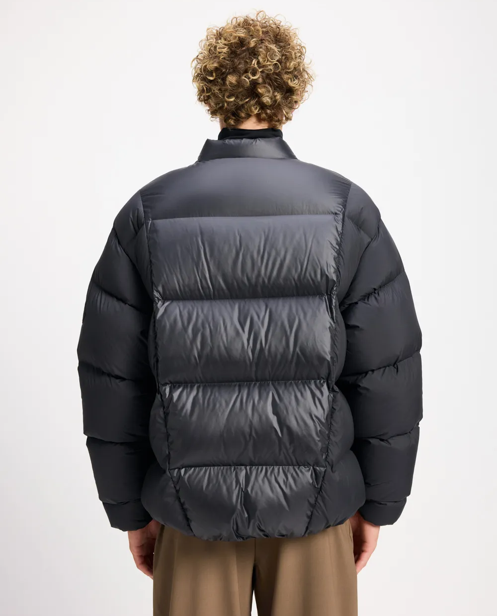 Czarna pikowana kurtka puchowa - Image #4