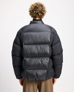 Czarna pikowana kurtka puchowa - Image #4