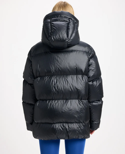 Czarna pikowana kurtka puchowa - Image #3