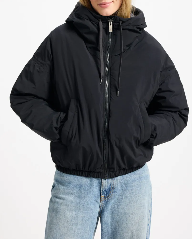 Czarna kurtka puchowa Attitude