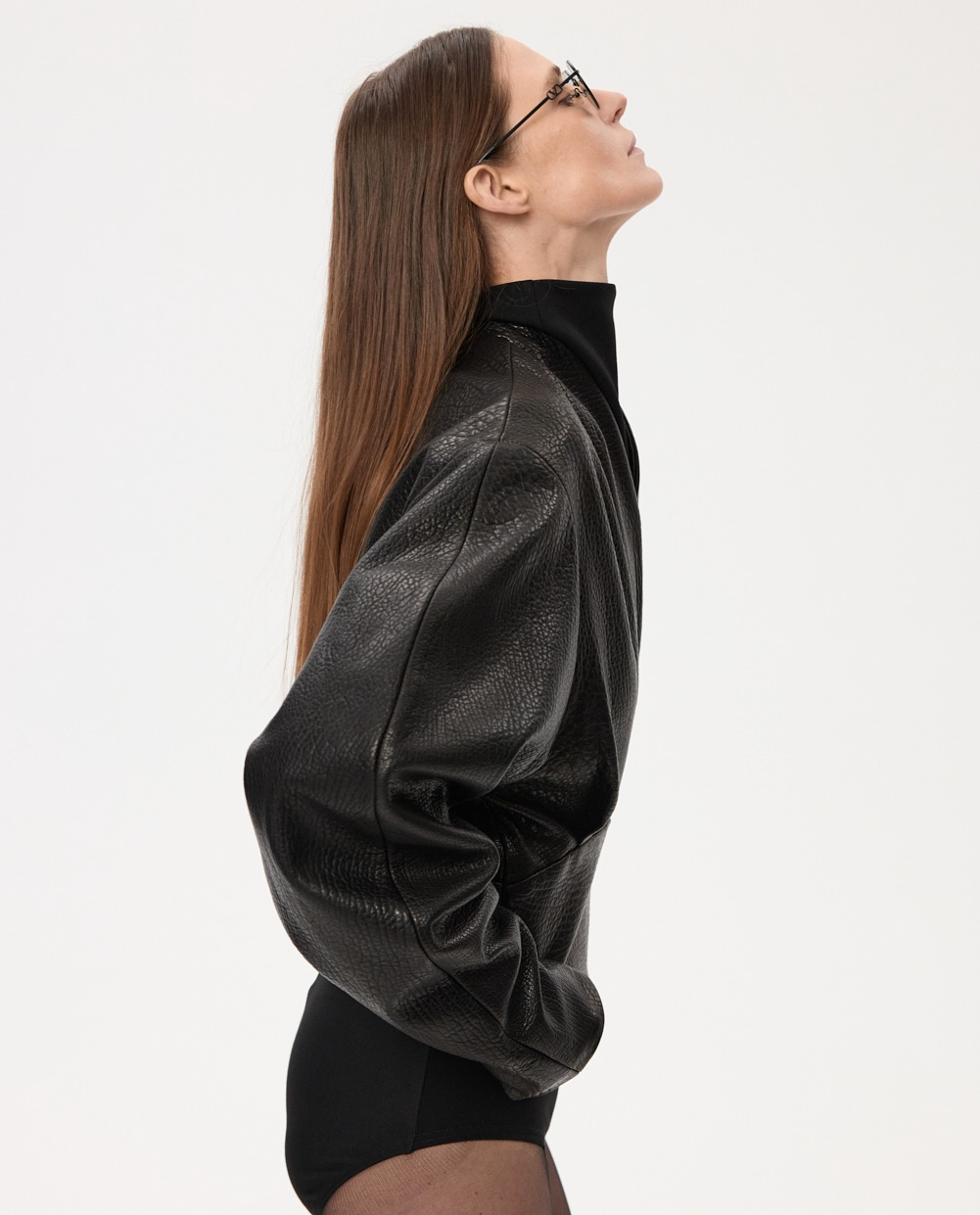 Czarna krótka skórzana kurtka - Image #8