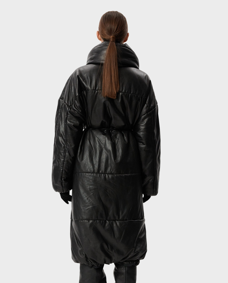 Długi skórzany płaszcz