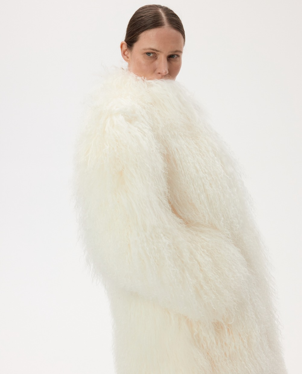 Futrzany płaszcz oversize - Image #9