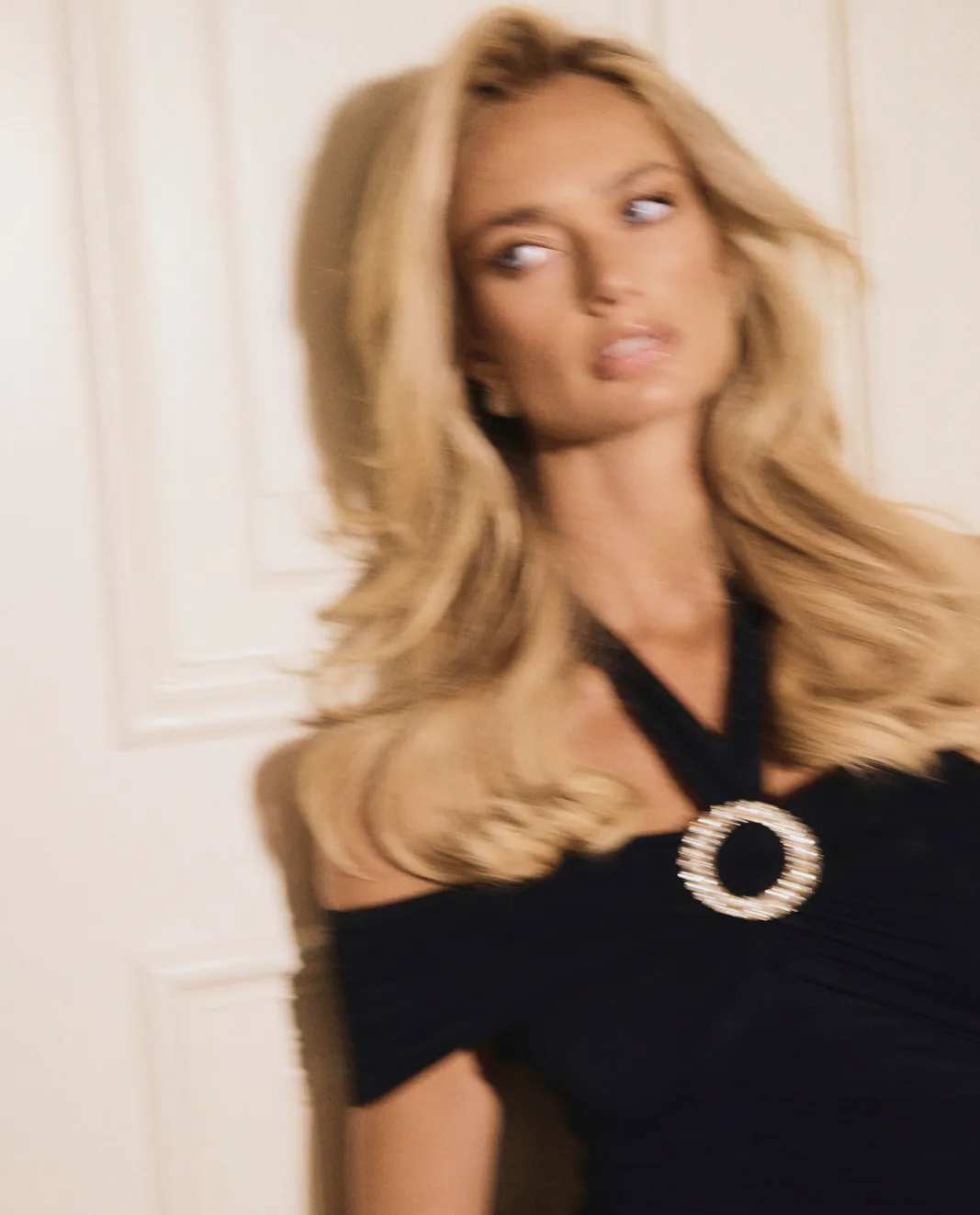 Mini sukienka z ozdobnym dekoltem Ingrid - Image #2