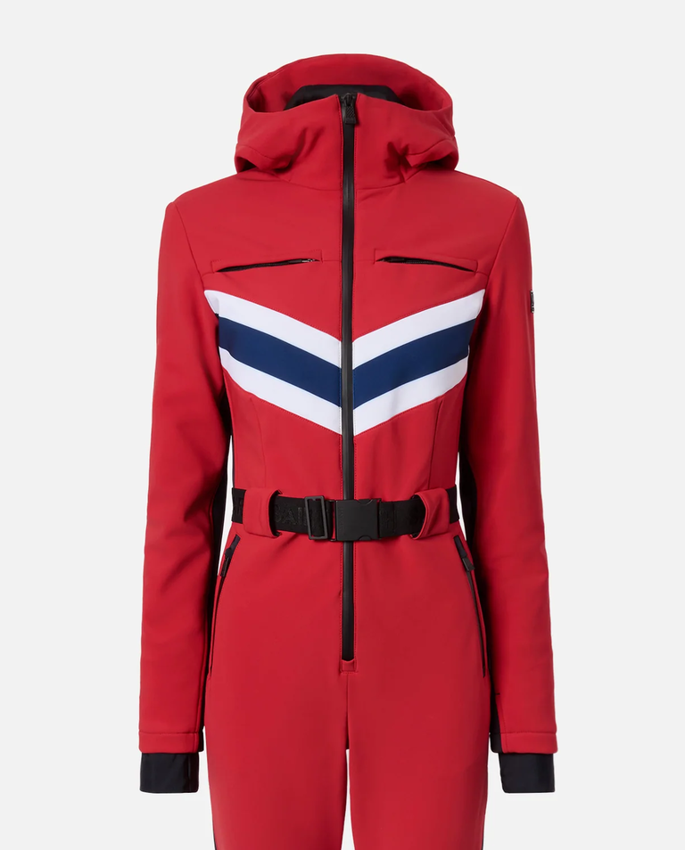 Czerwony kombinezon narciarski z technologią Recco