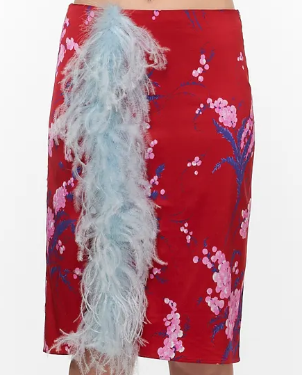Czerwona spódnica z ozdobnym piórem - Image #2