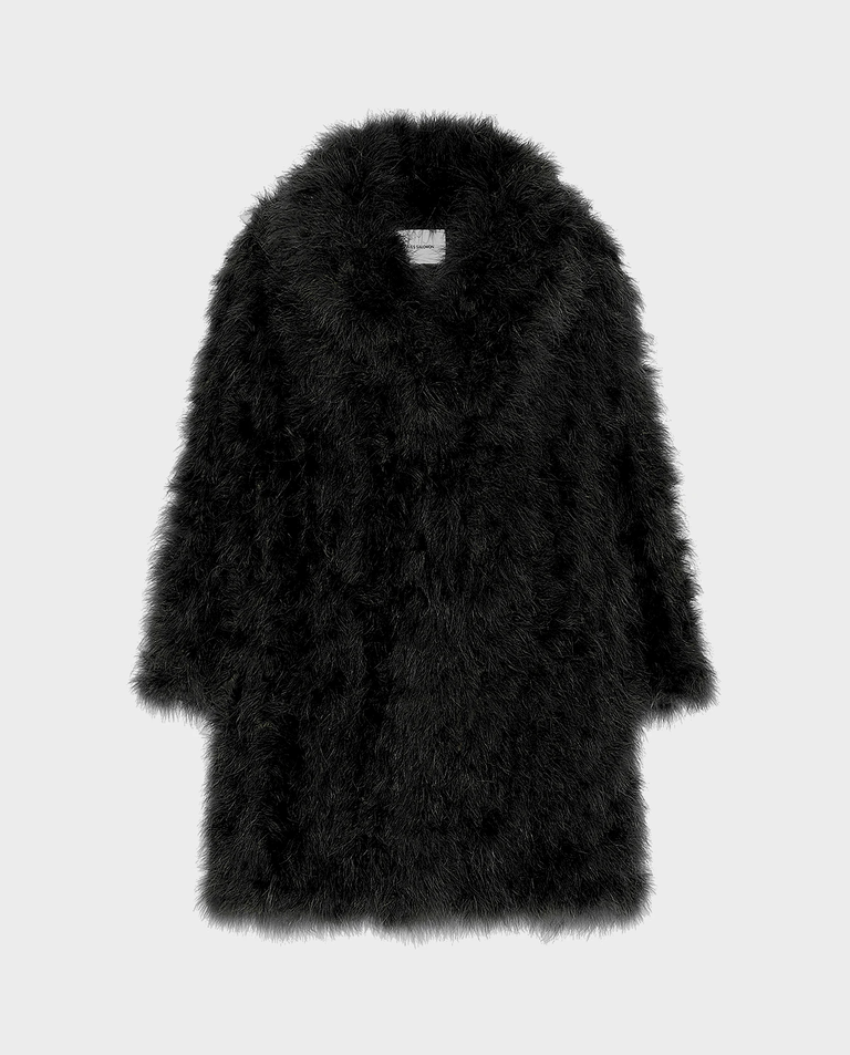 Czarny płaszcz z piór