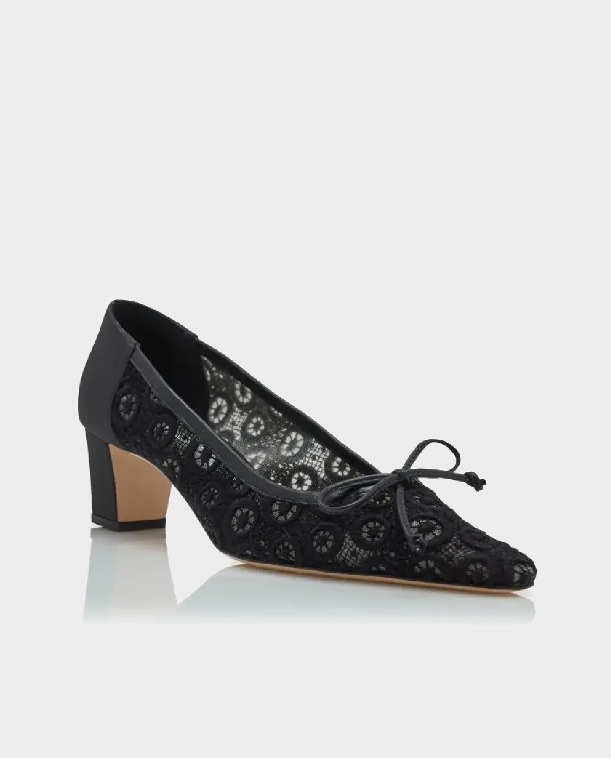 Czarne czółenka z koronką i kokardą Martebal 50 - Image #1