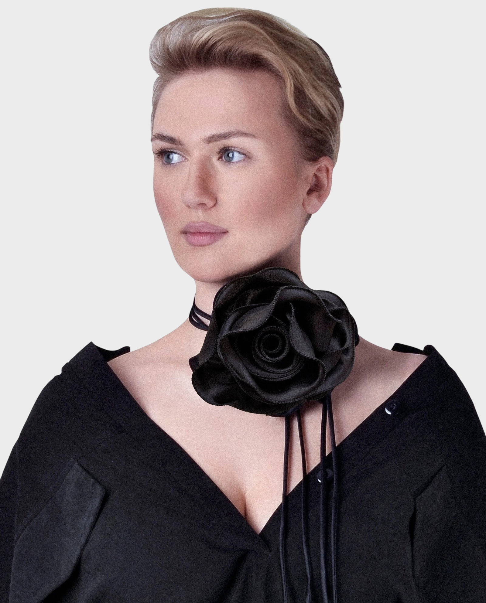 Czarna jedwabna broszka z różą - Image #0