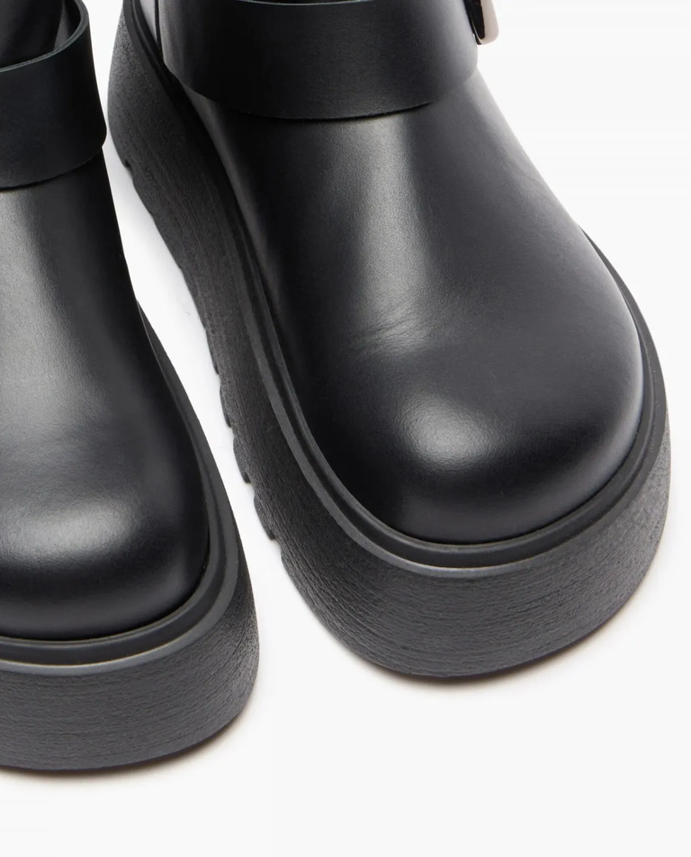 Czarne skórzane botki z klamrami - Image #3